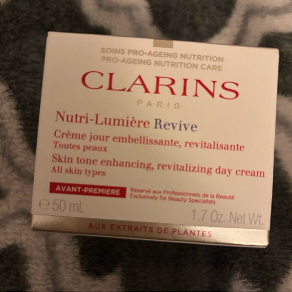 Clarins nutri lumiere Revive day cream